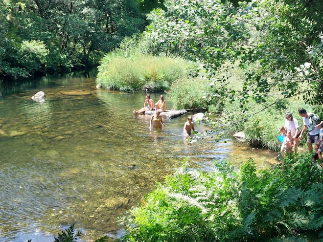 Baño en río, Campo Lameiro